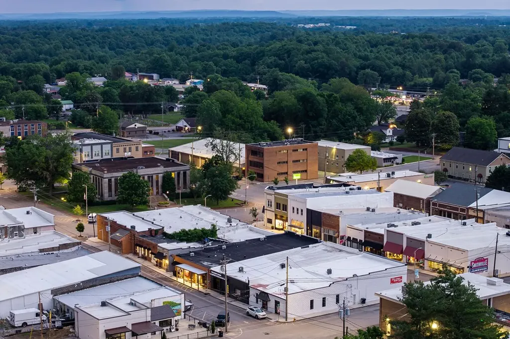 105 W Walnut Smithville TN 37166