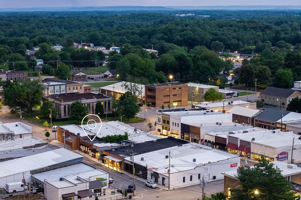 105 W Walnut Smithville TN 37166