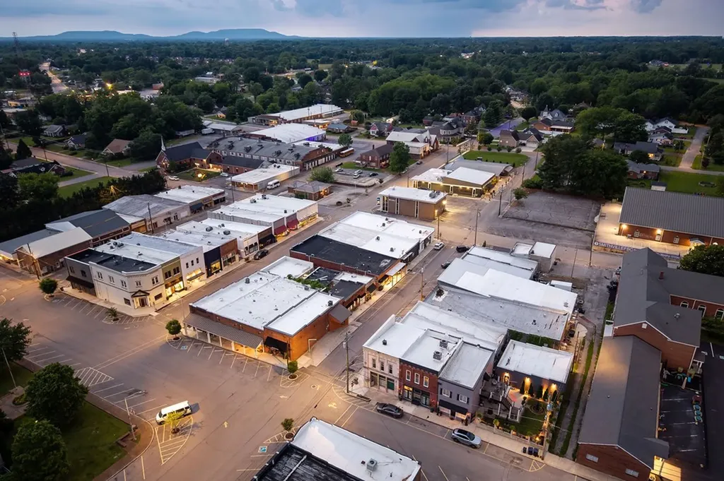 105 W Walnut Smithville TN 37166