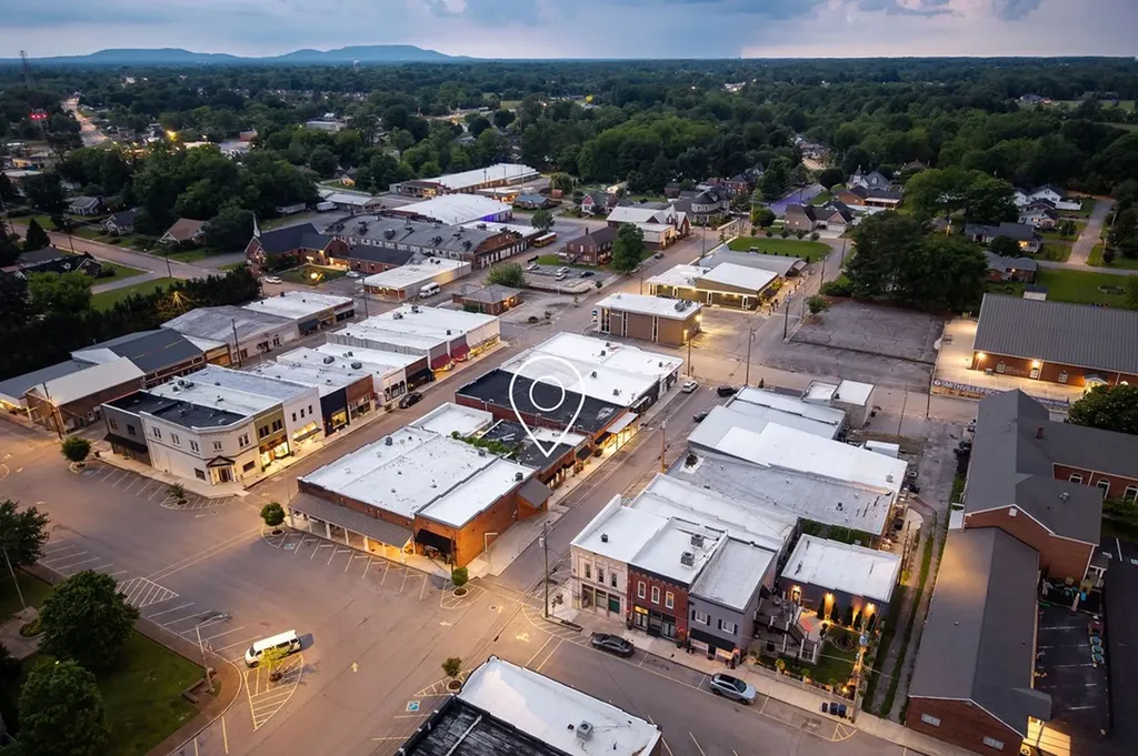 105 W Walnut Smithville TN 37166