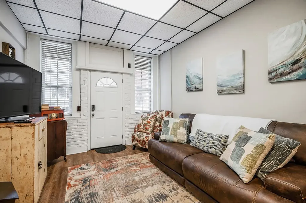 105 W Walnut Smithville TN 37166