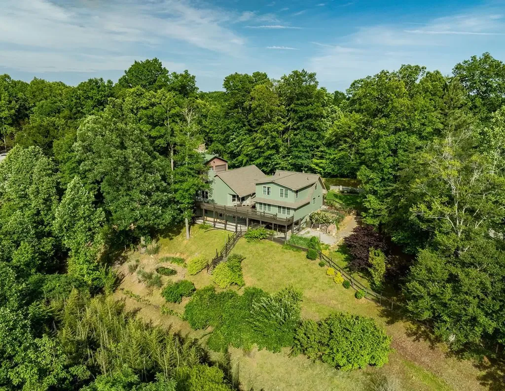 4550 Southgate Road Byrdstown TN 38549