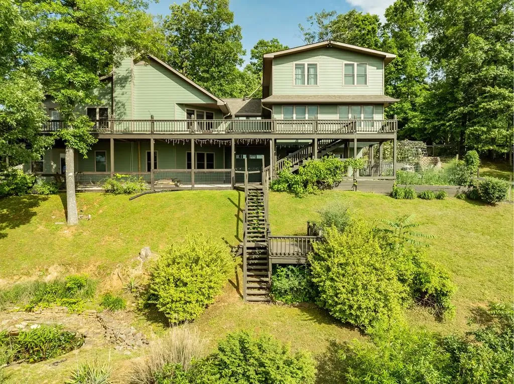 4550 Southgate Road Byrdstown TN 38549