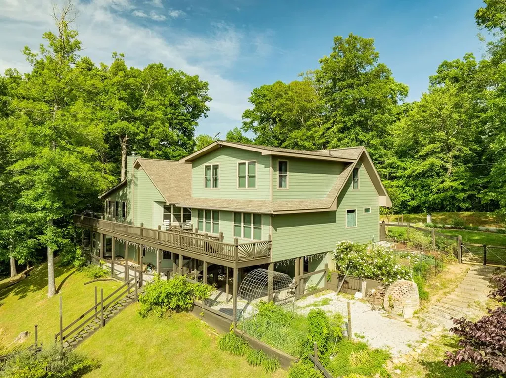 4550 Southgate Road Byrdstown TN 38549