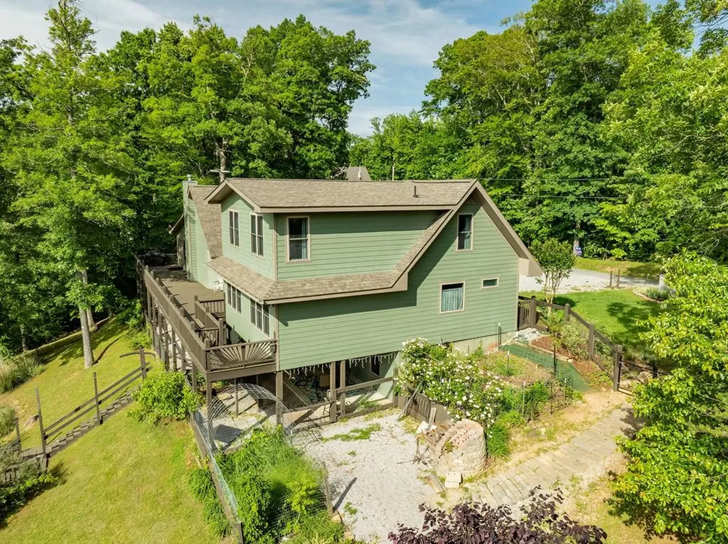 4550 Southgate Road Byrdstown TN 38549