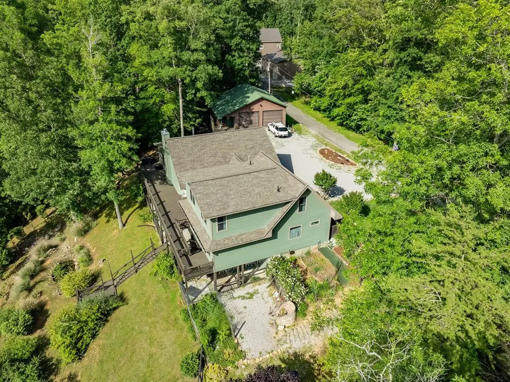 4550 Southgate Road Byrdstown TN 38549