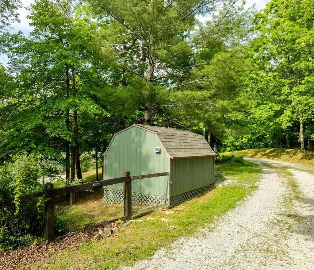 4550 Southgate Road Byrdstown TN 38549