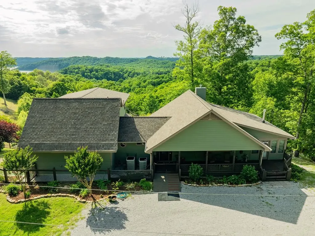 4550 Southgate Road Byrdstown TN 38549