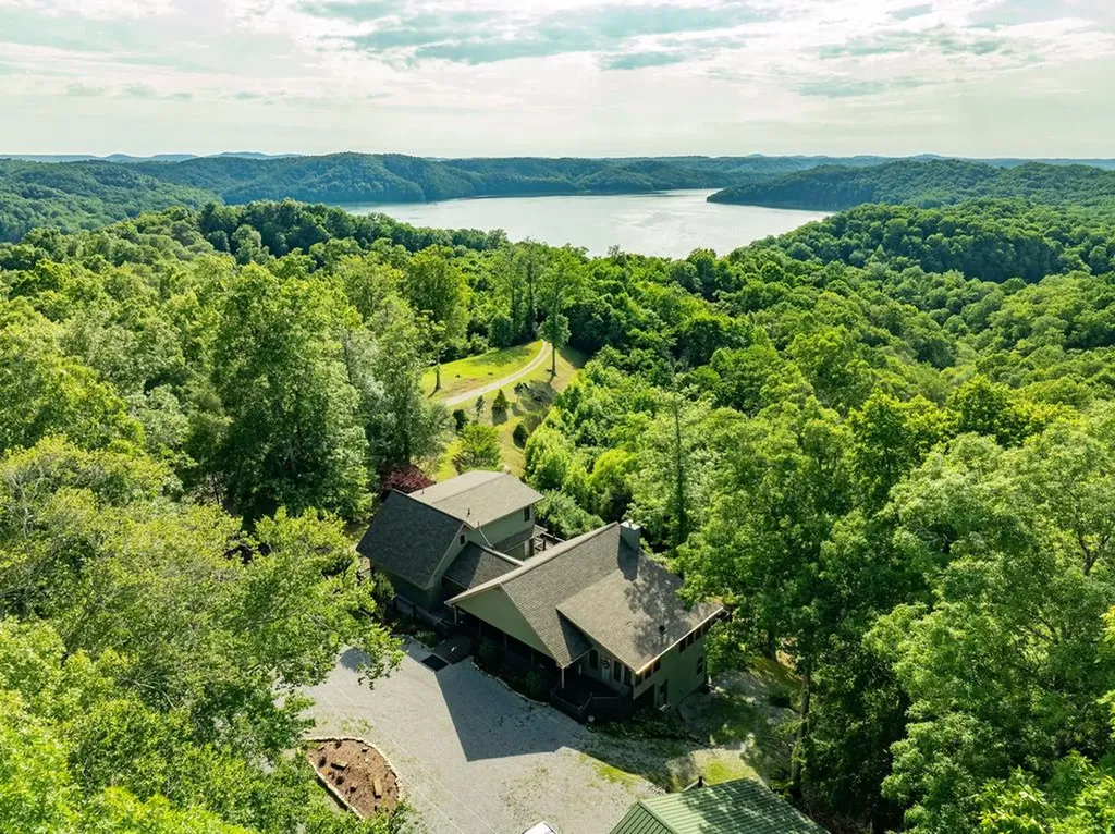 4550 Southgate Road Byrdstown TN 38549