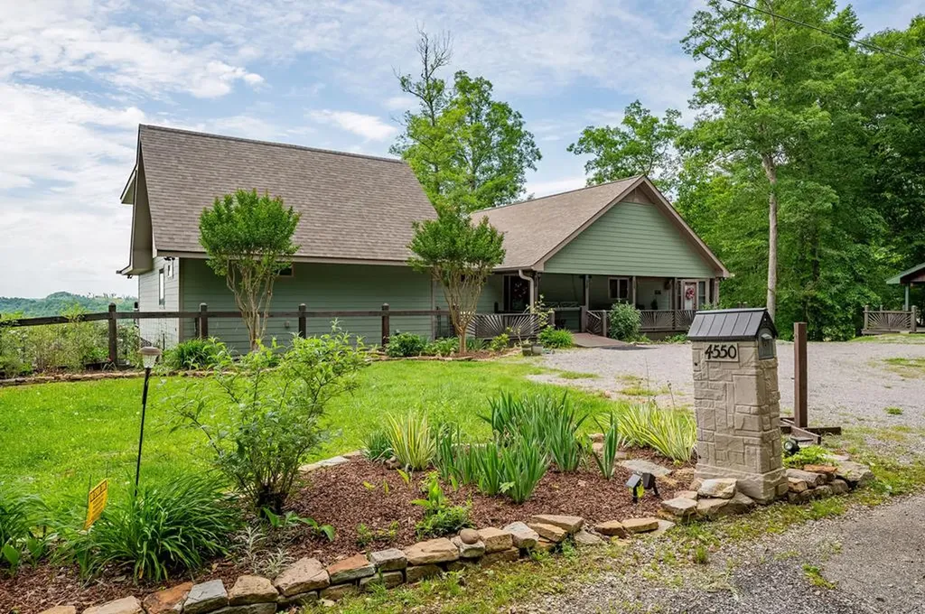 4550 Southgate Road Byrdstown TN 38549