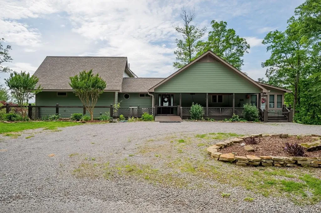 4550 Southgate Road Byrdstown TN 38549