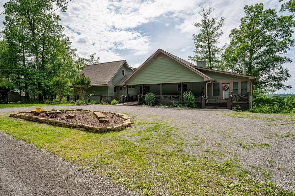 4550 Southgate Road Byrdstown TN 38549