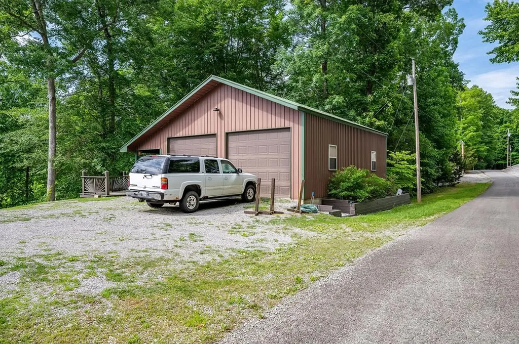 4550 Southgate Road Byrdstown TN 38549