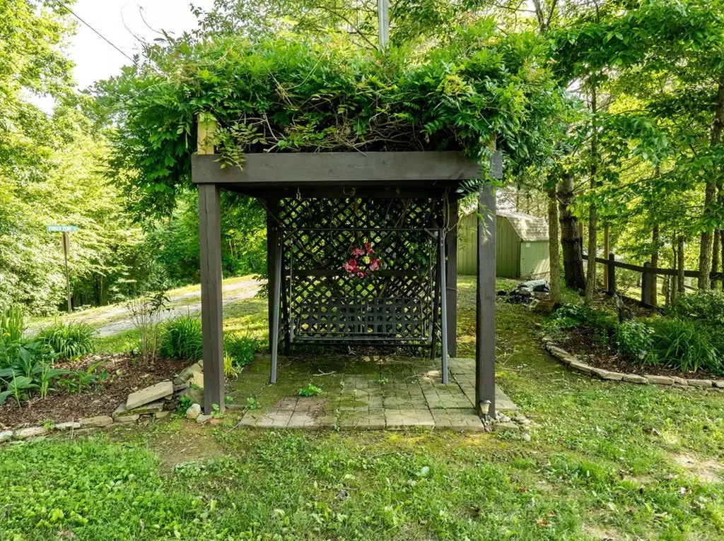 4550 Southgate Road Byrdstown TN 38549