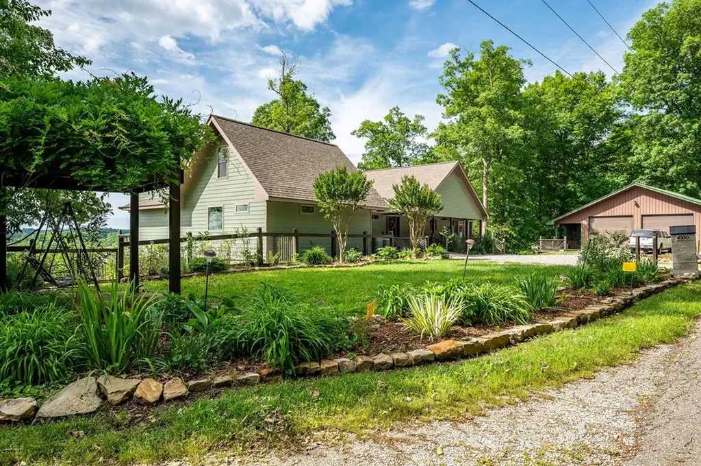 4550 Southgate Road Byrdstown TN 38549