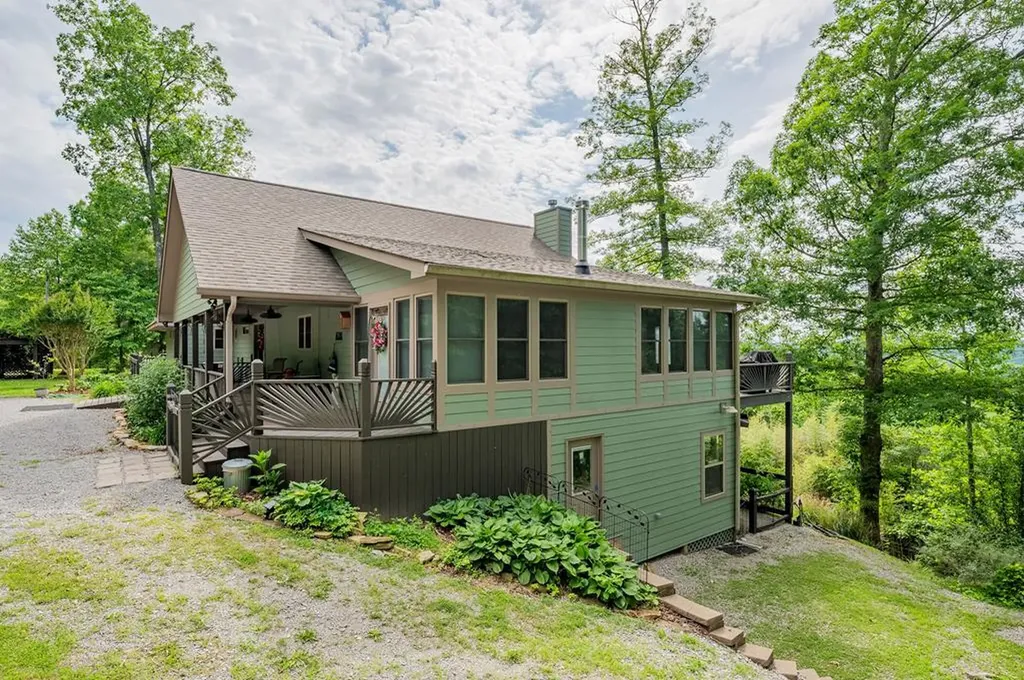 4550 Southgate Road Byrdstown TN 38549