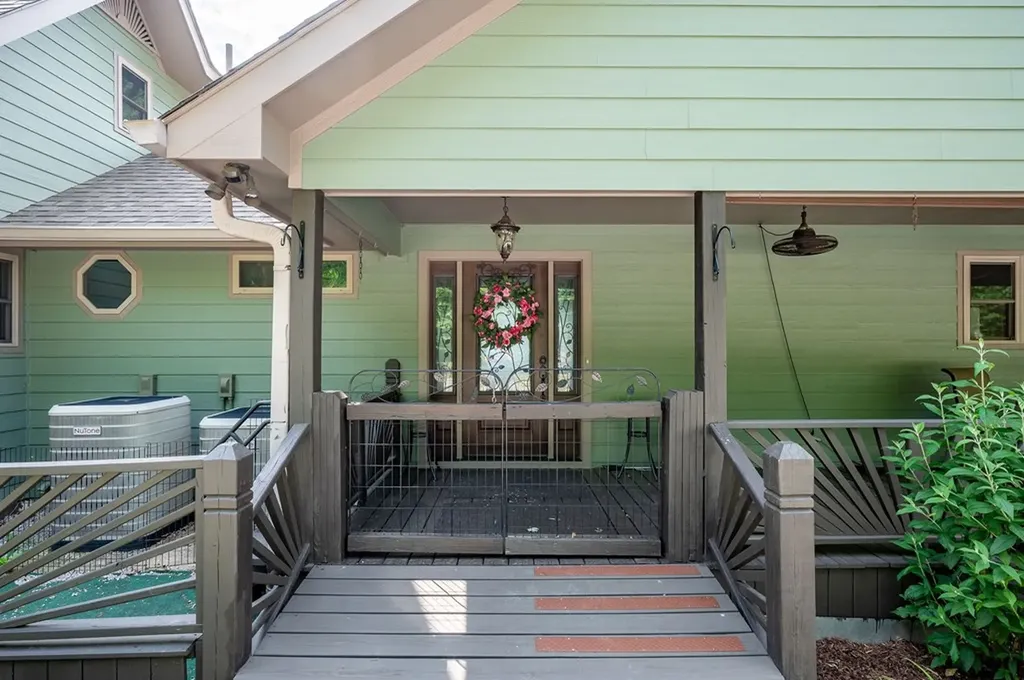 4550 Southgate Road Byrdstown TN 38549