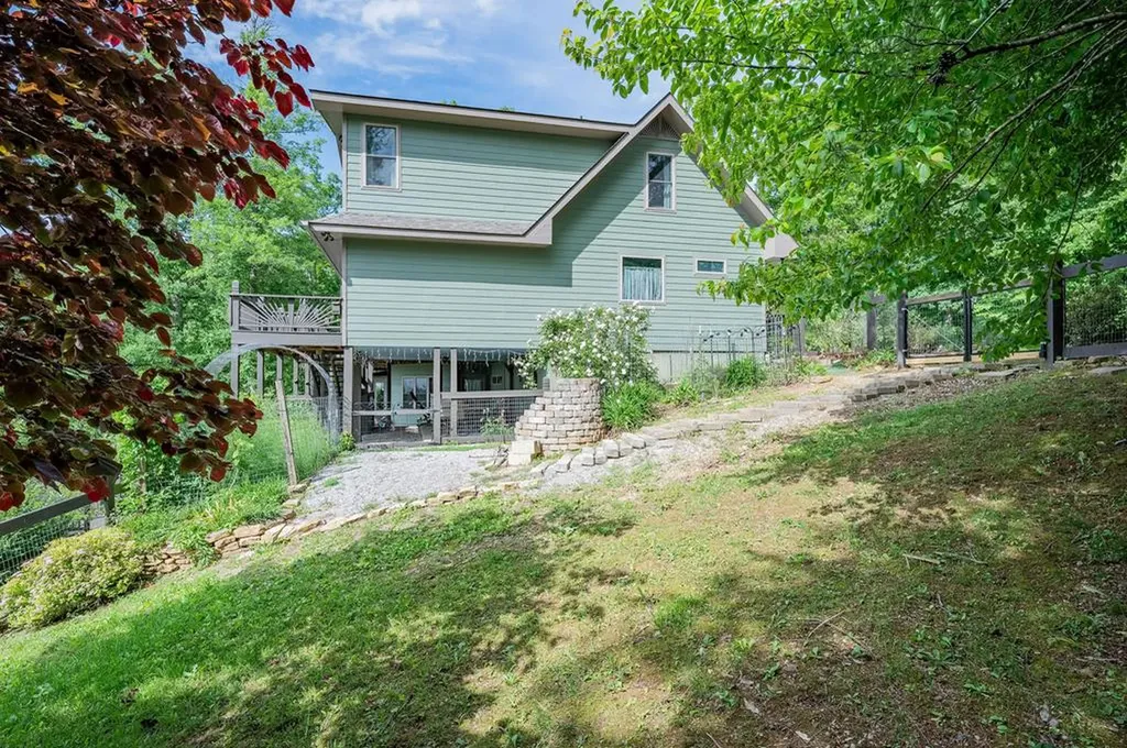 4550 Southgate Road Byrdstown TN 38549