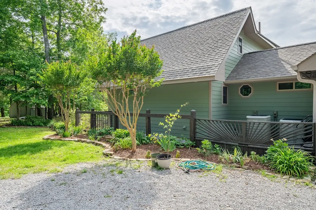 4550 Southgate Road Byrdstown TN 38549