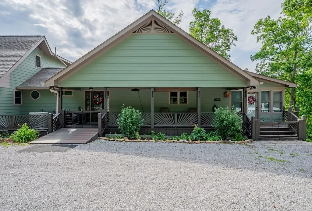 4550 Southgate Road Byrdstown TN 38549