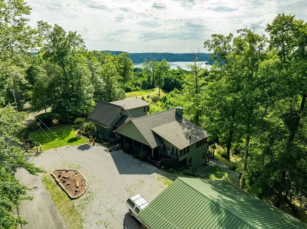 4550 Southgate Road Byrdstown TN 38549