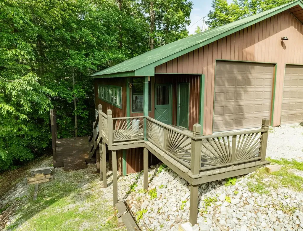 4550 Southgate Road Byrdstown TN 38549