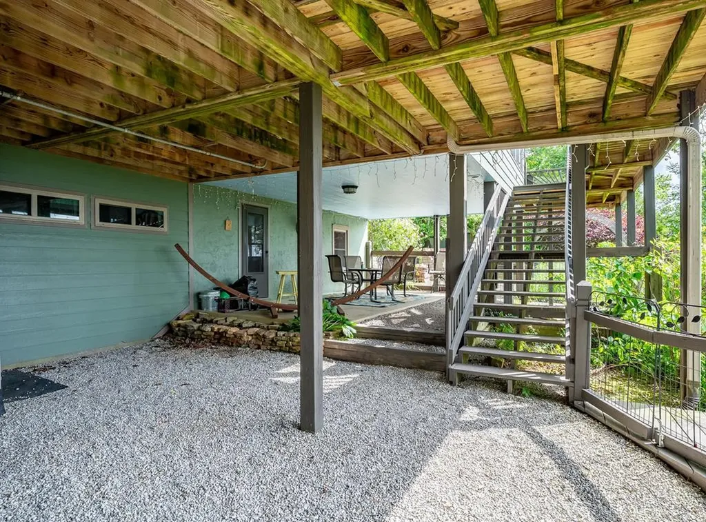 4550 Southgate Road Byrdstown TN 38549