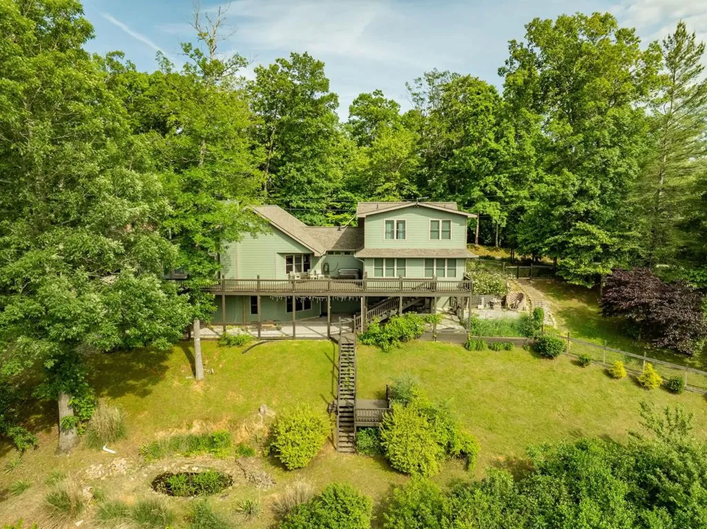 4550 Southgate Road Byrdstown TN 38549