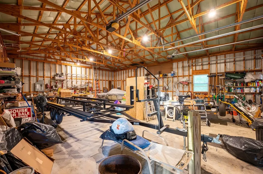 4550 Southgate Road Byrdstown TN 38549