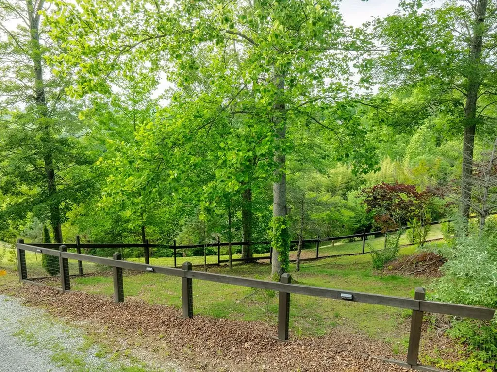 4550 Southgate Road Byrdstown TN 38549