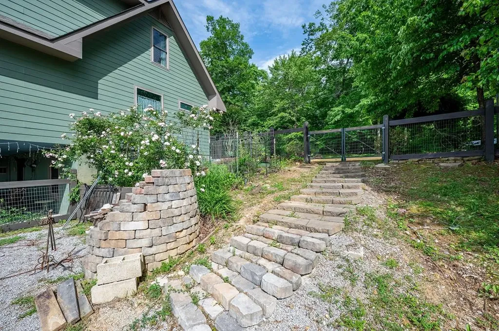 4550 Southgate Road Byrdstown TN 38549