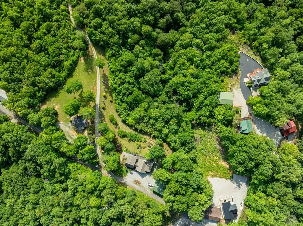 4550 Southgate Road Byrdstown TN 38549