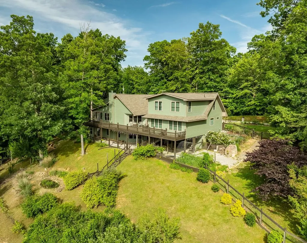 4550 Southgate Road Byrdstown TN 38549