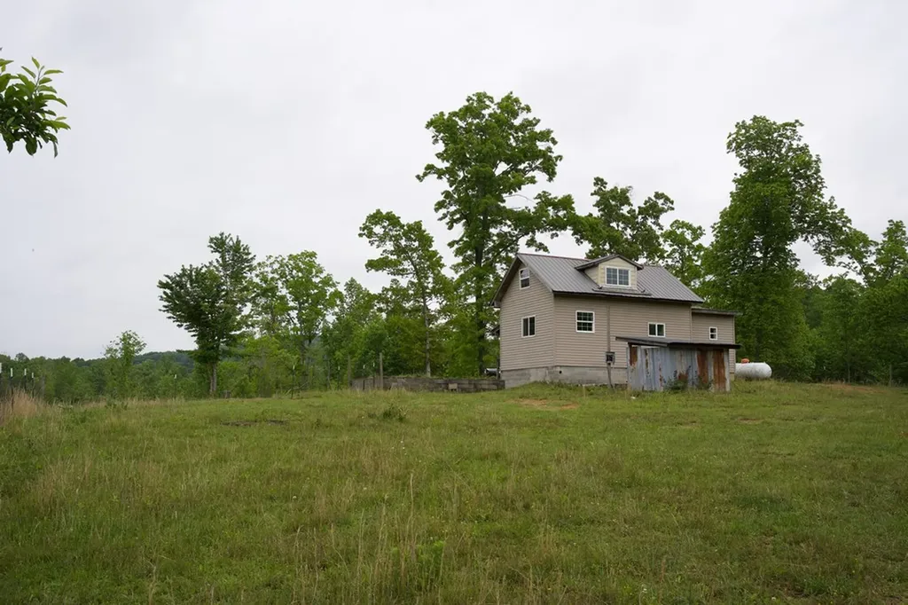 40.46ac Barker Cove Loop N Of Palmer TN 37365