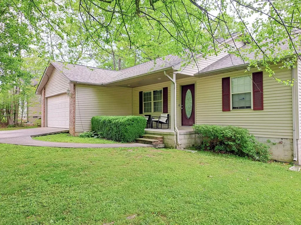 2040 Menasha Drive Crossville TN 38572