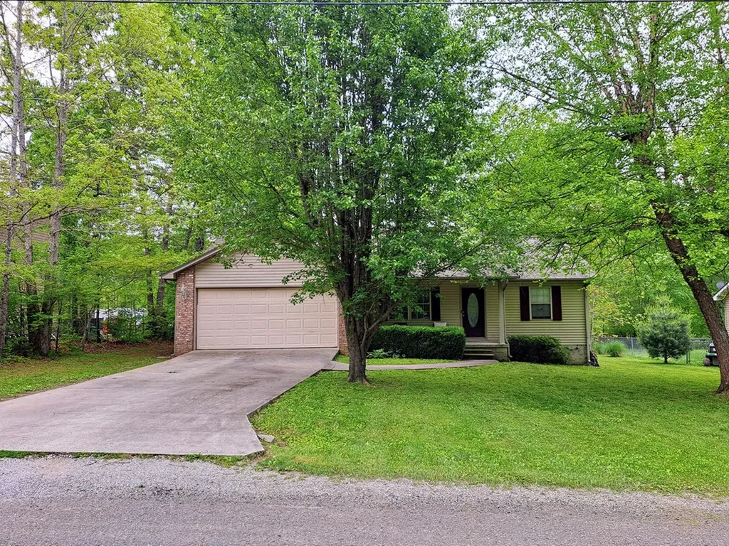 2040 Menasha Drive Crossville TN 38572