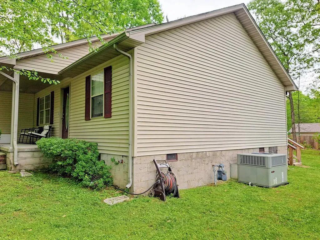 2040 Menasha Drive Crossville TN 38572