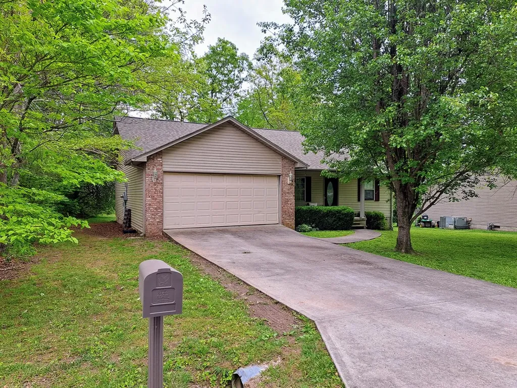 2040 Menasha Drive Crossville TN 38572