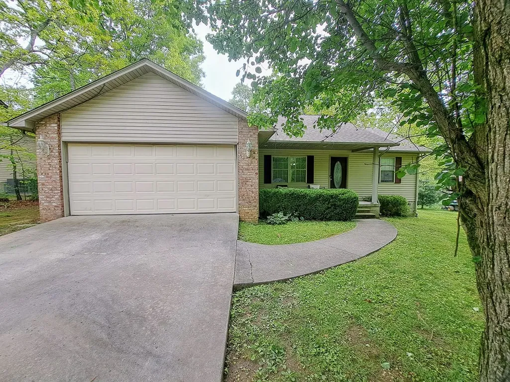 2040 Menasha Drive Crossville TN 38572