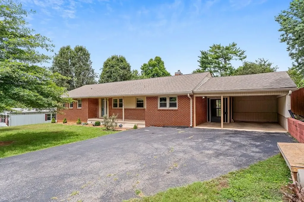 908 Chestnut Street Livingston TN 38570