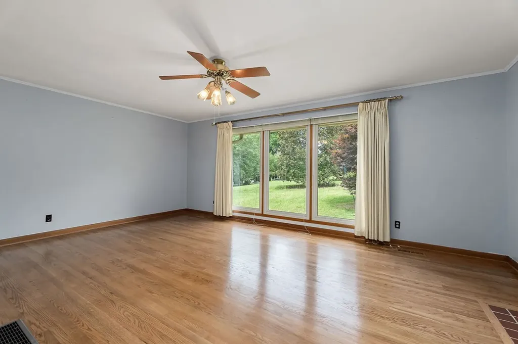 908 Chestnut Street Livingston TN 38570