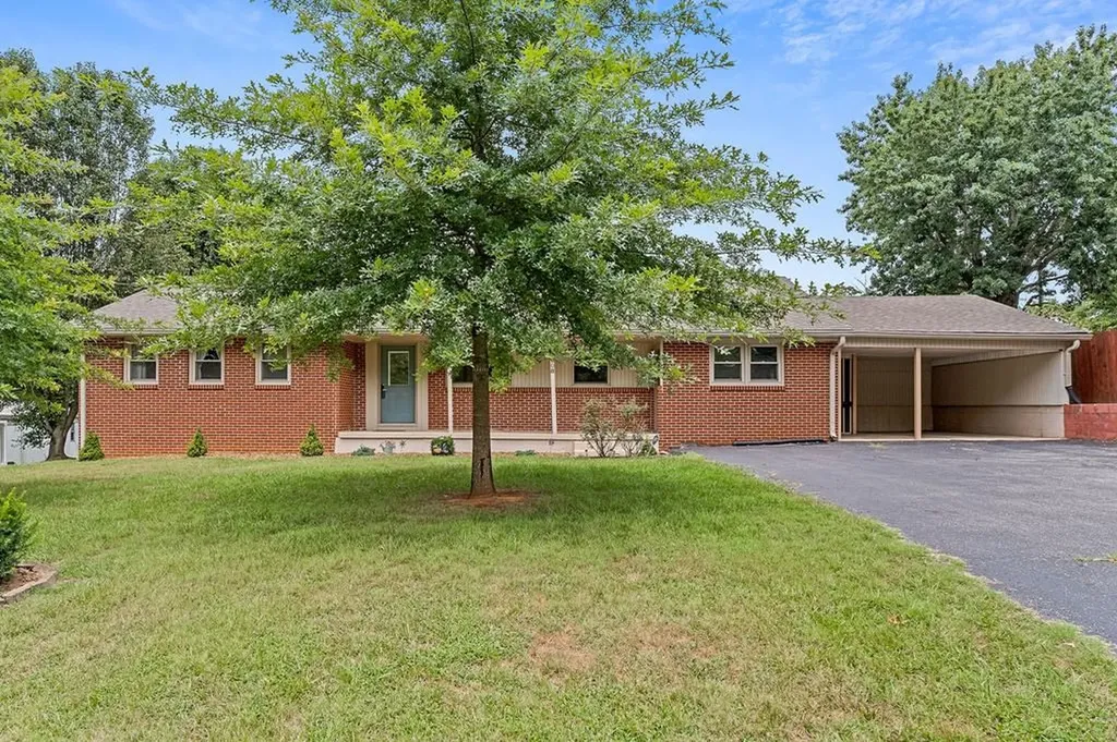 908 Chestnut Street Livingston TN 38570