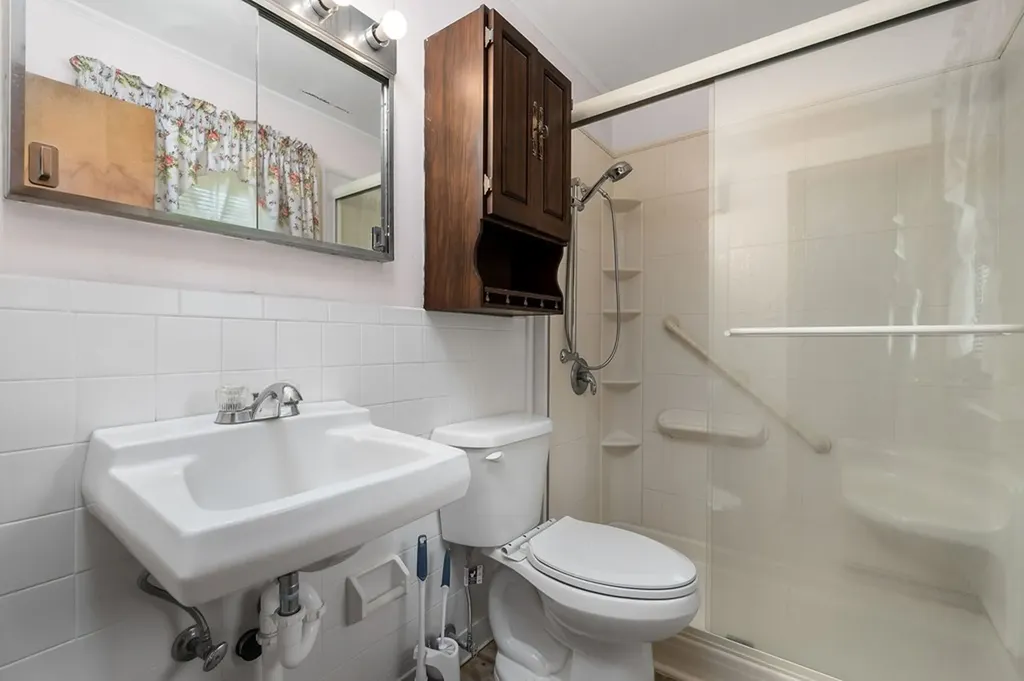 908 Chestnut Street Livingston TN 38570