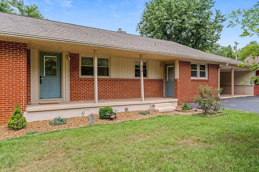 908 Chestnut Street Livingston TN 38570