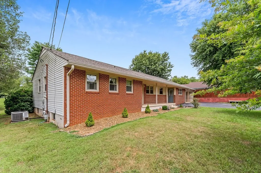 908 Chestnut Street Livingston TN 38570