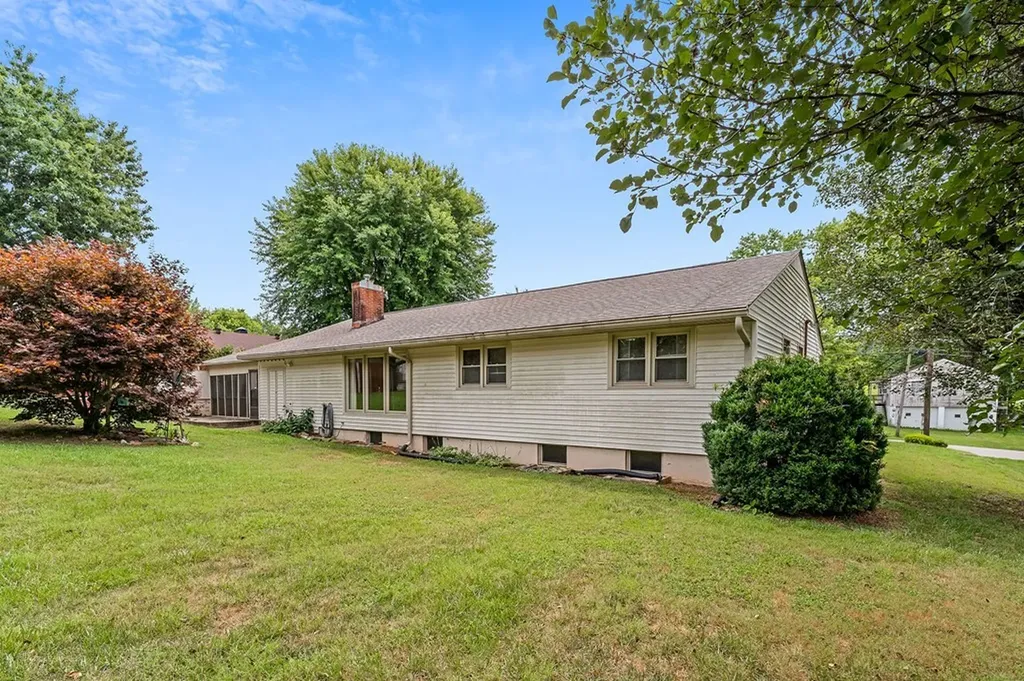 908 Chestnut Street Livingston TN 38570