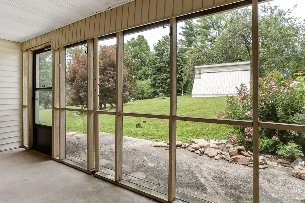 908 Chestnut Street Livingston TN 38570