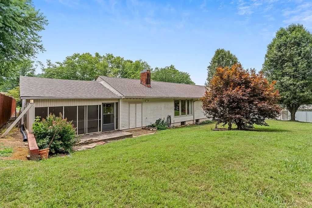 908 Chestnut Street Livingston TN 38570