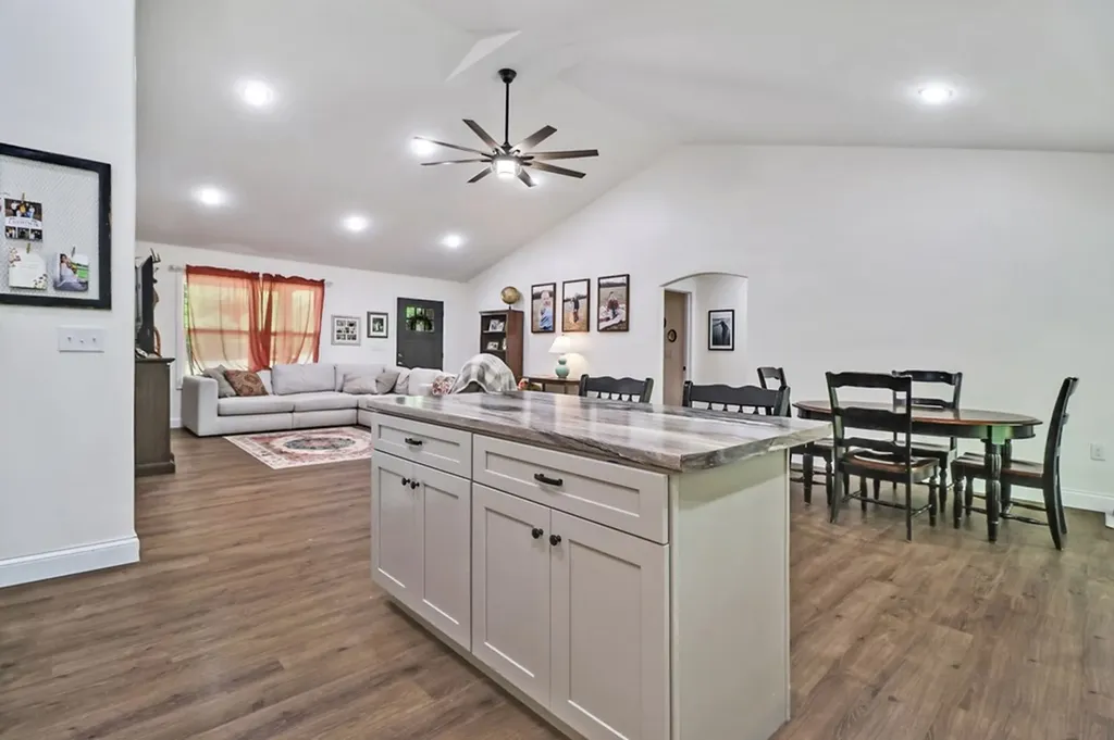 98 Paso Fino Trail Jamestown TN 38556