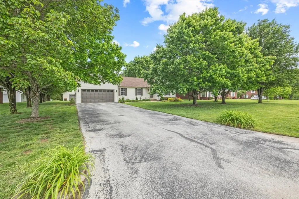 2933 Old Walton Circle Cookeville TN 38506